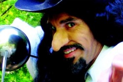 Jery Gomis en Cyrano © www.expressmilwaukee.com